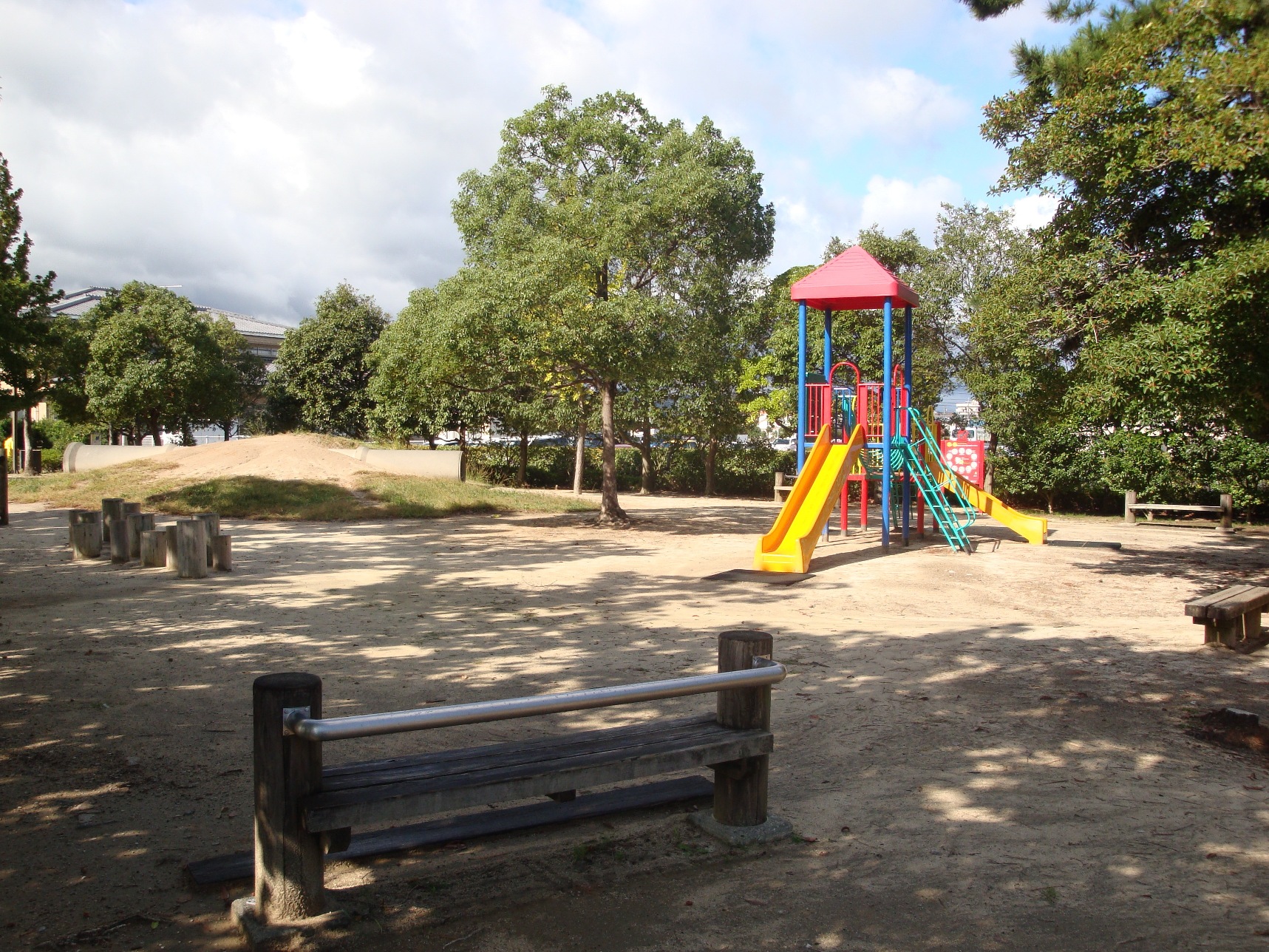 カネボウ跡公園の遊具広場写真