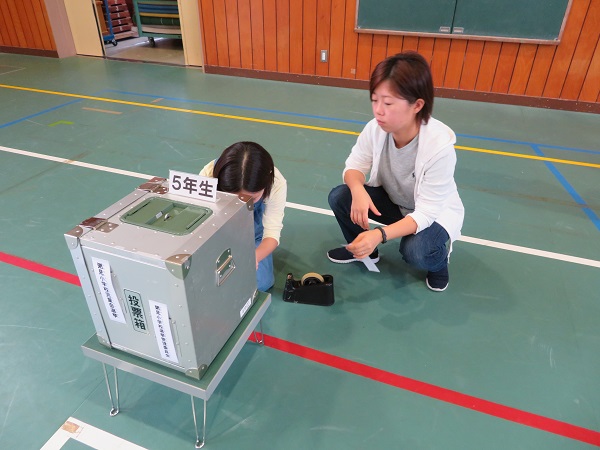 粥見小学校の児童会選挙で選挙啓発事業を実施しましたの画像1