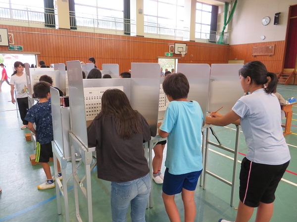 粥見小学校の児童会選挙で選挙啓発事業を実施しましたの画像4