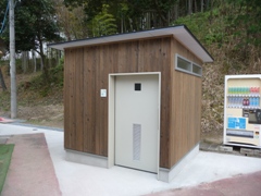 多目的トイレ(外部）の写真1