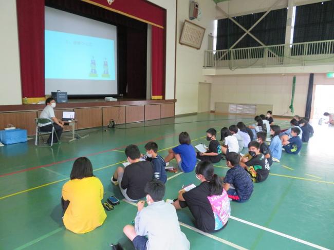 射和小学校で選挙出前授業を実施しましたの画像1