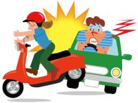 スクーターと自動車の事故
