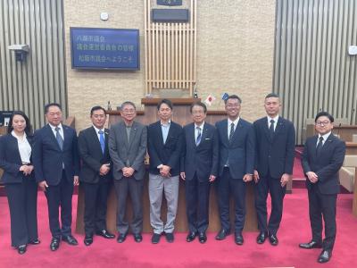 八潮市視察議場写真