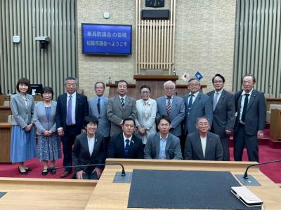 東員町視察議場写真