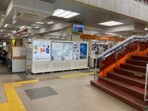 正面玄関　右の階段