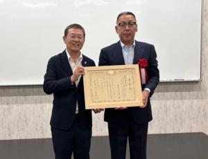表彰を受けた中東代表取締役