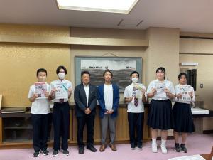 生徒と正副議長の写真