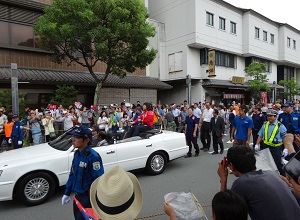 土性選手凱旋パレード写真